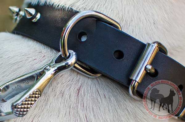 Easily adjustable D-ring for easy controlling